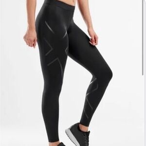2XU Black Women's athletic compression tights
